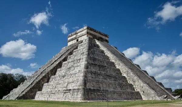 Private Cancun Airport shuttle to Chichen Itza Hotels, convenient and reliable transportation service.